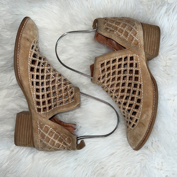 🔹 Jeffrey Campbell Open Weave Bootie - Picture 3 of 11
